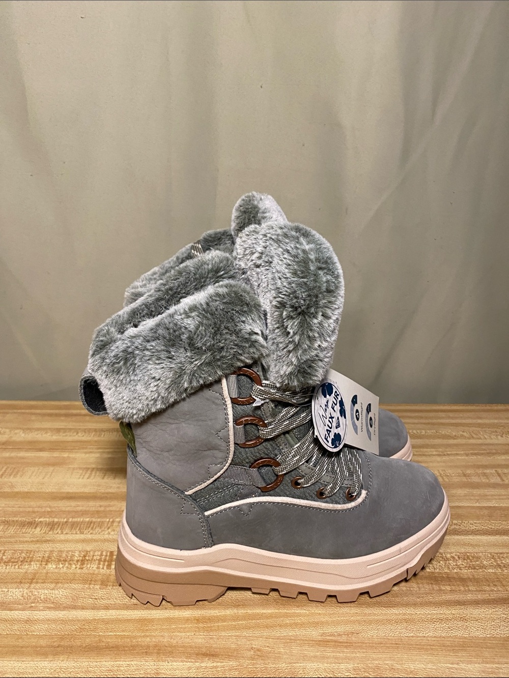 Roxy Yuma Alpine Faux Fur Leather  Women’s Winter Ankle Boots size 5 NWT